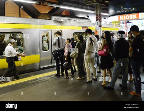 Tokyo Platform Crowded Hi Res Stock Photography And Images Alamy