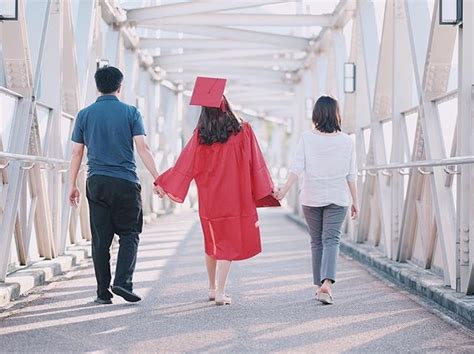 จริงๆเรารู้ถึงความสัมพันธ์ระหว่าง บูม แฟนเก่า พิมฐา กับ บี แฟนเก่า แบงค์? พิมฐา เน็ตไอดอล แชะภาพในชุดครุย รับปริญญาที่ญี่ปุ่น