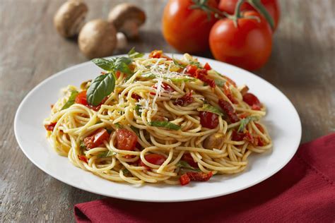 Fresh Tomato Pasta With Basil Recipe