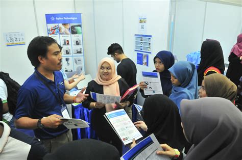 Bagaimanakah syarikat swasta berbeza daripada syarikat awam? CAREER FAIR 2019: PENGANJUR TERIMA MAKLUM BALAS POSITIF ...