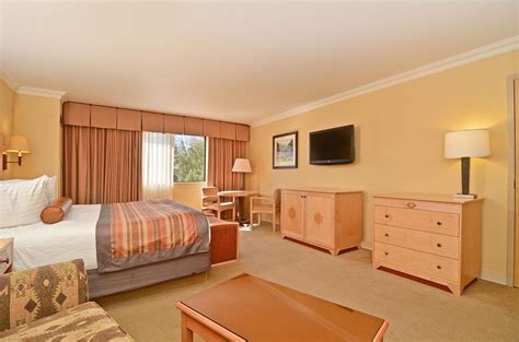 As a guest of best western premier grand canyon squire inn, you'll find 2 spa tubs, an indoor pool, an outdoor pool, and a fitness center. Best Western Premier Grand Canyon Squire Inn, AZ - See ...