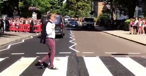 Paul Mccartney Re Creates The Beatles Famous Abbey Road Street Crossing