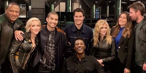 Arrow Cast Celebrate Arrowverse History As Season 8 Filming Wraps