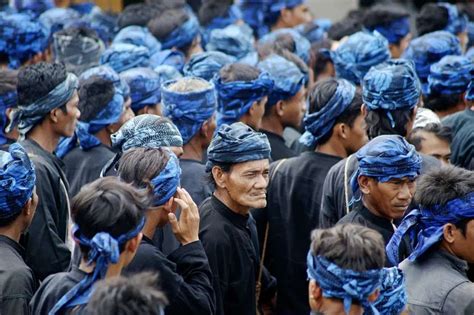 Secara riwayatnya, kebudayaan dari masyarakat provinsi banten ini sedikit banyak. √ TERLENGKAP 5+ Pakaian Adat Banten Beserta Keunikannya!