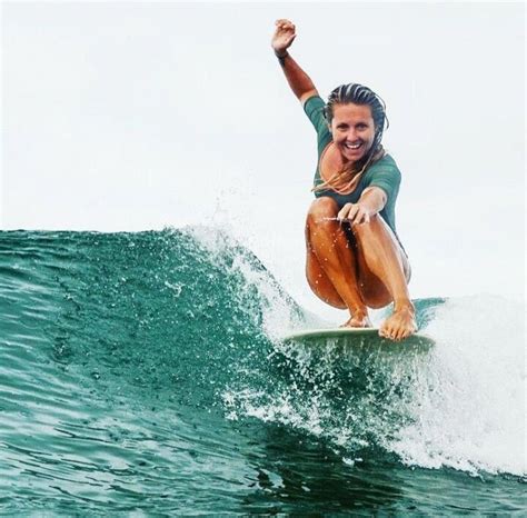 Piggy Slang In 2020 Surfing Clothes Surf Girls Surfer Girl
