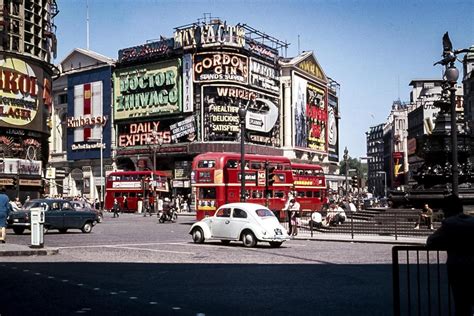 Extraordinary Colour Photos Show London Life In The 1960s And 70s