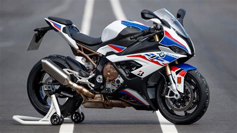 The 2020 Bmw S 1000 Rr M Sport Stunned Us On The Track Robb Report