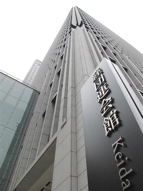 三級警戒延長微解封 ktv酒吧游泳池等仍須關閉 餐廳13日適度開放內用 採梅花座、隔板或社交距離 國內旅遊團解禁 9人以下可出團 國家公園、宗教場所. 【緊急事態宣言延長】政府目標の出勤7割削減目標は未達、大 ...