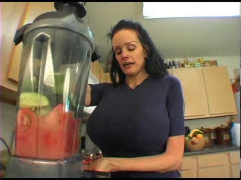 Sofia Staks Green Gal Raw Vegetable Dill Soup Preparation Youtube