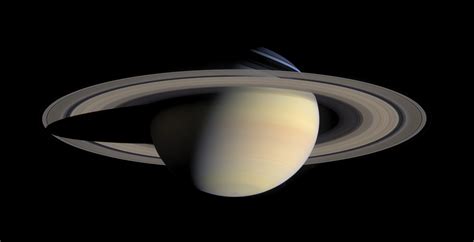 Datei:Saturn from Cassini Orbiter (2004-10-06).jpg – Wikipedia