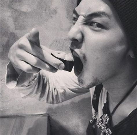 Are you a boy (or girl) with love? SNS PIC G-Dragon Looks Sexy With Facial Hair | Soompi