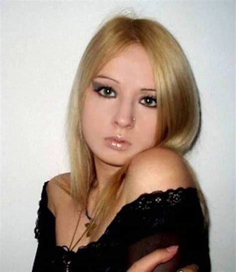 Human Barbie Posts No Makeup Selfie Mugeek Vidalondon