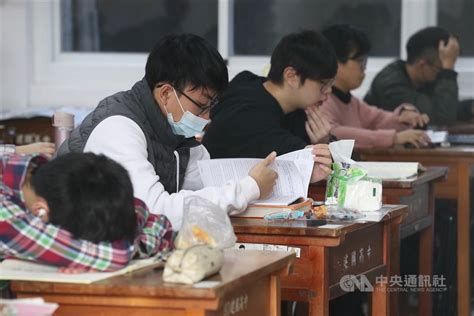 카피툰은 네이버웹툰 다음웹툰 카카오웹툰 레진코믹스 짬툰 투믹스 탑툰 만화책 미리보기 및 다시보기를 제공합니다. 大學個人申請放榜這裡查 錄取率近4年新低 | 生活 | 重點新聞 | 中央社 CNA