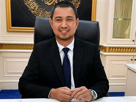 Consistent with the changes and requirements and to achieve the vision and objectives of the office of the chief minister of johor or pejabat menteri besar johor (pmbj), five (5) different divisions and functions led principal private secretary to the chief minister of johor (administrative officer grade. Isteri MB Johor selamat lahirkan anak keempat