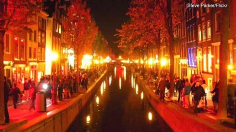 Amsterdams Red Light District Is Cracking Down On Ogling Tourists