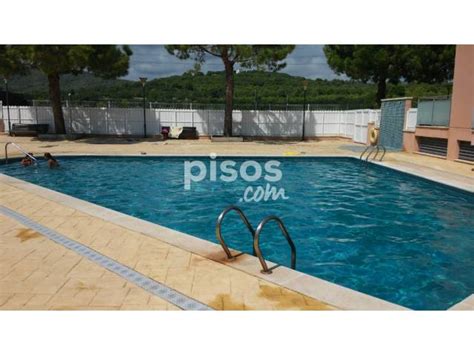Vivienda en planta baja, salón amueblado, cocina independiente y equipada, lavadora. Alquiler de pisos de particulares en la ciudad de Francàs