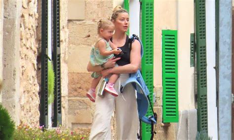 Primeras Imágenes De Amber Heard Con Su Hija En Mallorca Foto 1
