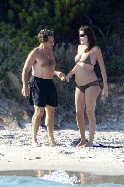 Une nouvelle qui n'a pas été démentie par l'elysée, ni même par la principale intéressée. Carla Sarkozy enceinte et en bikini ! | Les Filles du Web