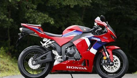 The honda cbr600rr is a 599cc honda supersport motorcycle that was introduced in 2003 to replace honda's cbr600f series motorcycles. FIRST LOOK: 2021 HONDA CBR600RR - i-Moto.my