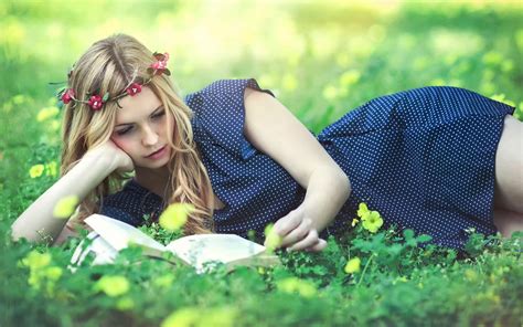 Girl Reading Book Desktop Wallpaper