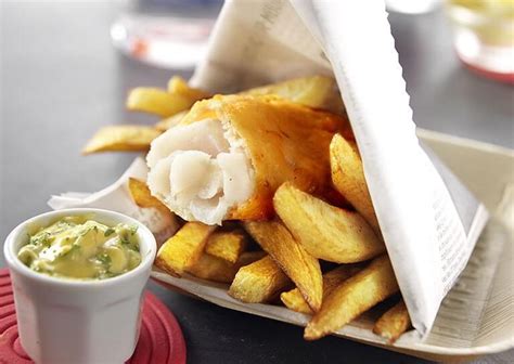 Crispy fish chips sauce tartare