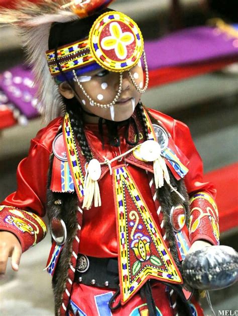 Pin By Osi Lussahatta On Ndn Native American Regalia Powwow Dancers