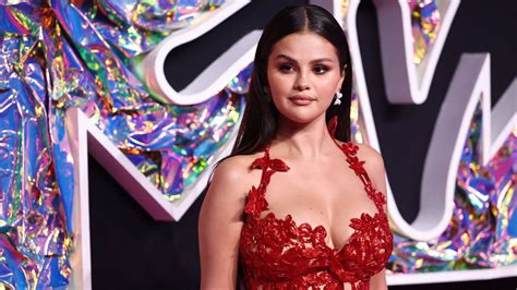 Selena Gomez Rips Chris Brown With Brutal Comment