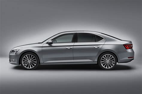 Skoda Superb unveiled (2015) and it's now a hatchback | CAR Magazine