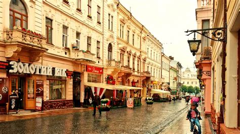 È l'unica città dell'ucraina costruita su isole create dall'uomo. Ad ovest dell'Ucraina, la citta' di Chernivtsi - YouTube