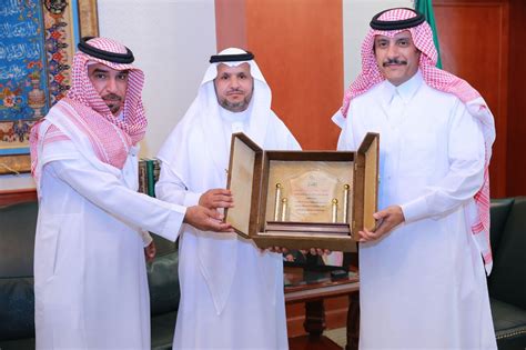 دَوْلَةُ الْكُوَيْت)؛ هي دولة عربية تقع في الشرق الأوسط من جنوب غرب القارة الآسيوية، وتحديدًا في الركن الشمالي الغربي للخليج العربي الذي يحدها من الشرق، حيث يحدها من الشمال والغرب جمهورية العراق ومن. سمو محافظ المجمعة يستقبل إدارة نادي الحي بثانوية الملك ...