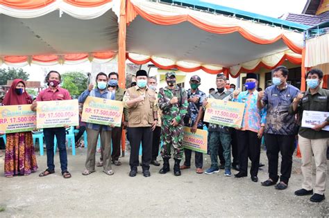 Pada pengerjaannya, masyarakat yang sudah. Penerima Bantuan Rumah Layak Huni Menangis Haru Ucapkan ...