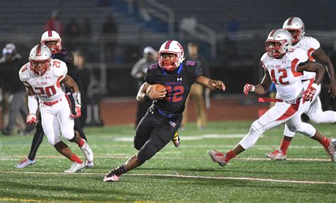 Dematha St Johns Vie For The Wcac Football Title In A Highly