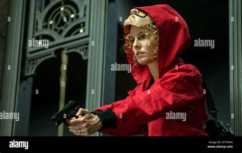 Esther Acebo In La Casa De Papel 2017 Directed By Alex Pina Credit Atresmedia Netflix