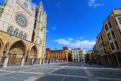 Highlights of a self-guided walking tour of León (Spain)