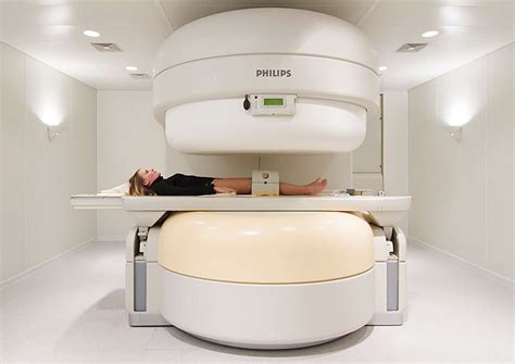 Unter offenen mrt versteht man kernspintomographen mit einer unkonventionellen bauweise des magneten, die einen besseren zugang zum patienten während der untersuchung erlaubt und/oder. Magnetresonanztomographie (MRT) | Sportmedizin Wojanowski