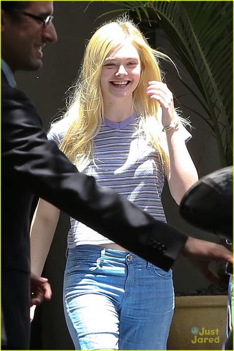 Elle Fanning Indulges In Froyo At Pinkberry Photo 685905 Photo Gallery Just Jared Jr