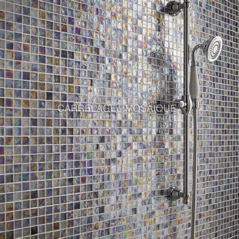 Conseils de pros pour déplacer une évacuation. mosaique de verre irise, a poser dans une salle de bain ...