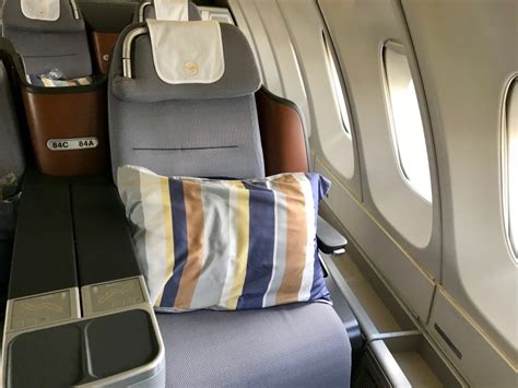 Upper Deck Business Class On Lufthansas 747 400 Planes Trains And Rvs