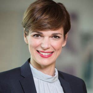 She is the first woman to lead the spö. Bundesministerium Frauen Gesundheit 2017 - pinkribbon.at