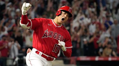 Shohei Ohtani Agrees To Record 700 Million 10 Year Contract With Dodgers