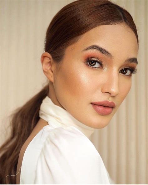 Thelist Best Celebrity Holiday Makeup Looks So Far Star Style Ph