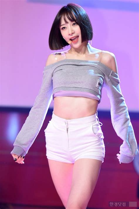 hani flaunts her hot figure at exid showcase daily k pop news