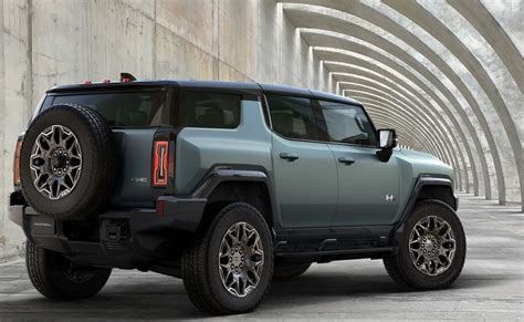 Gmcs Newly Unveiled Hummer Ev Suv Is 830hp Of Electric Supertruck