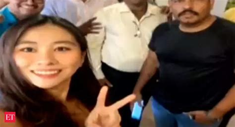 Korean Youtuber Who Was Harassed On Streets Of Mumbai Thanks The Cops