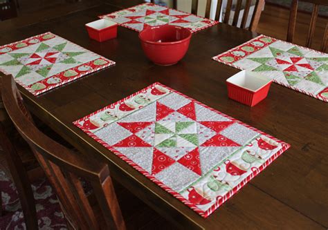 Hand embroider snowmen with these free patterns. table runner: NEW 826 XMAS TABLE RUNNERS PATTERNS