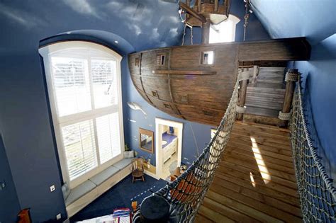 This spectacularly designed bedroom is not a hypothetical bedroom that exists only in stories. Pirate Ship Room, Climbing Cave Turn A Home Into A Playhouse