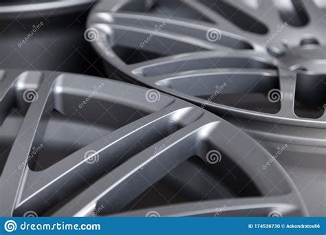 Alloy Car Wheels In Forged Aluminum With Knitting Needles And Titanium