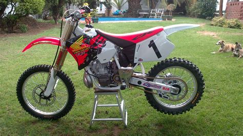 2016 ama motocross champ ken roczen hops on board jeremy mcgrath's 1996 honda cr250 at the legendary castillo ranch in california in tribute to mcgrath's iconic segment from the classic motocross film, terrafirma 2. TWO-STROKE TUESDAY: JEREMY MCGRATH REPLICA 1996 HONDA CR250