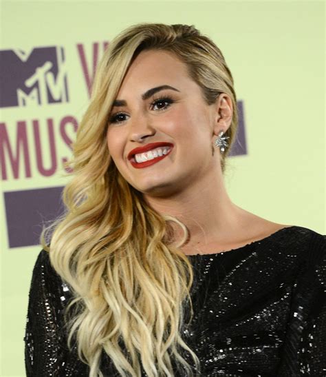 Demi Lovatos New Haircut