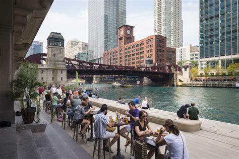 chicago riverwalk restaurants and bars choose chicago